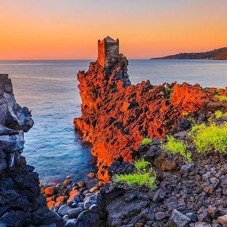 Seafront Balcony Aci Castello, Private Parking * Aci Castello