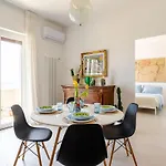 Seafront Balcony Aci Castello, Private Parking Appartamento