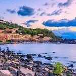 Seafront Balcony Aci Castello, Private Parking