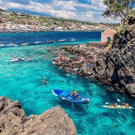 Seafront Balcony Aci Castello, Private Parking Appartamento *