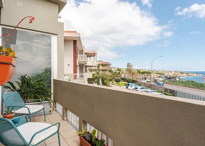 Seafront Balcony Aci Castello, Private Parking 公寓 *