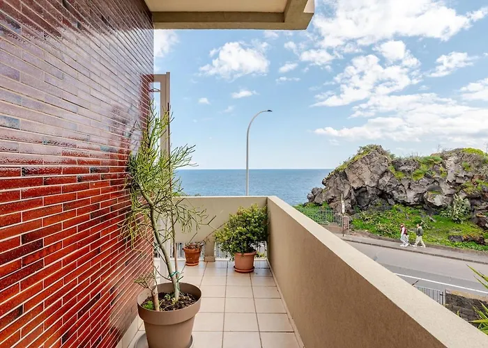 Seafront Balcony Aci Castello, Private Parking * 阿齐·卡斯特罗